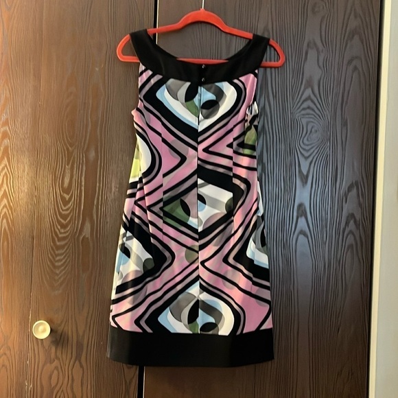 Connected sleeveless multi-colored dress. Size 8P - Picture 5 of 11